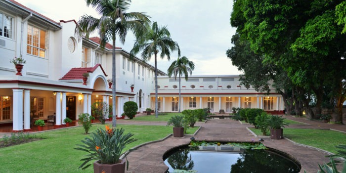 victoria falls hotel courtyard