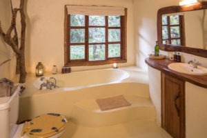 Masai Mara Acacia House Bathroom 6R1A5976 highres