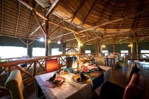 crater safari lodge uganda dining