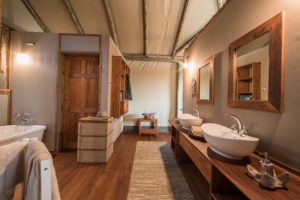 botswana okavango delta setari camp bathroom