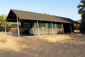 281 Lobolo Lake Turkana kenya tent