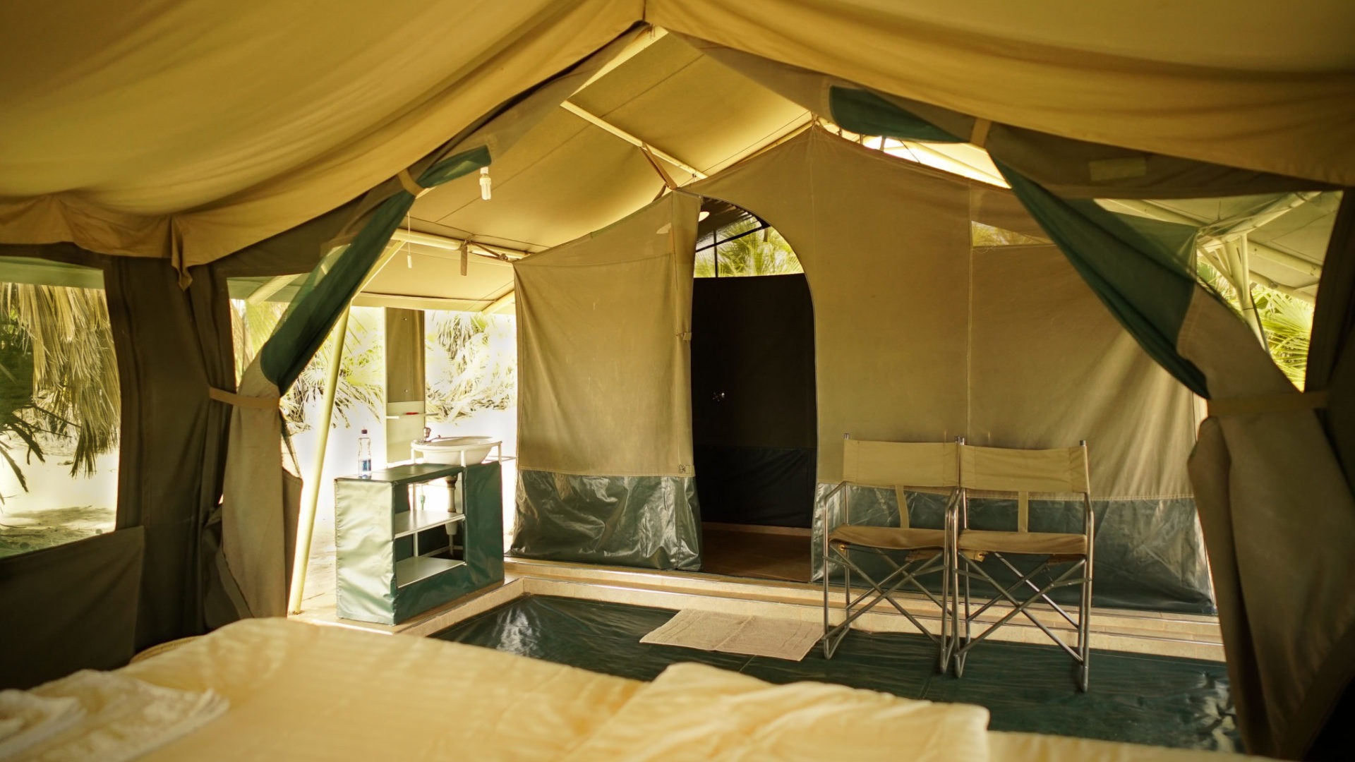 dsc07963 Lobolo Lake Turkana kenya tent inside