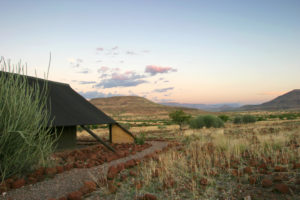 Namibia Kaokoland Grootberg Etendeka Mountain Camp28